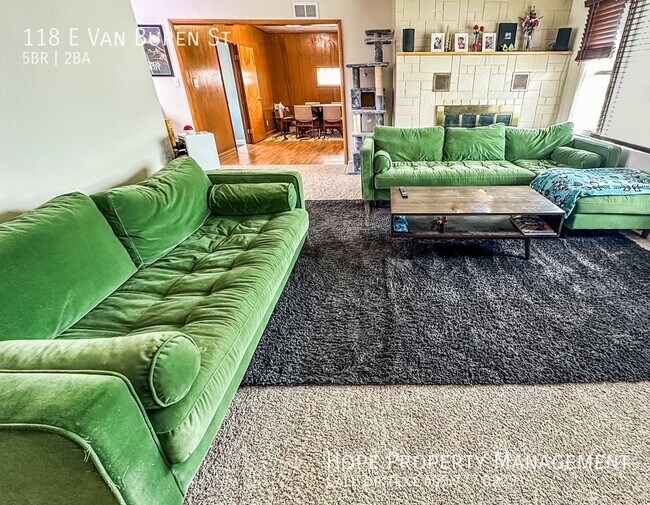 Building Photo - 118 E Van Buren St