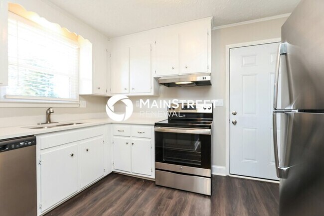 Foto del edificio - 3 Bedroom Pet-Friendly Home in MURFREESBORO, TN with Main Street Renewal