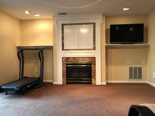 Building Photo - 4105 Cherry Hill Rd