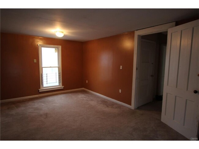 Building Photo - HUGE 2 bedroom with TWO full baths!!