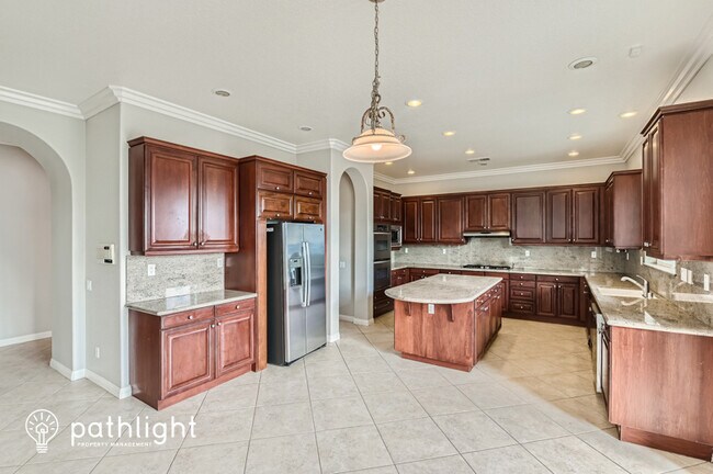 Foto del edificio - 18338 Lakepointe Dr, Riverside, CA, 92503