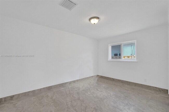 Foto del edificio - 2906 Madison St