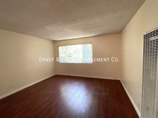 Foto del edificio - 2100 E 15th St