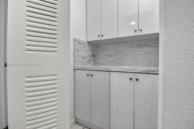 Building Photo - 500 NE 26th St