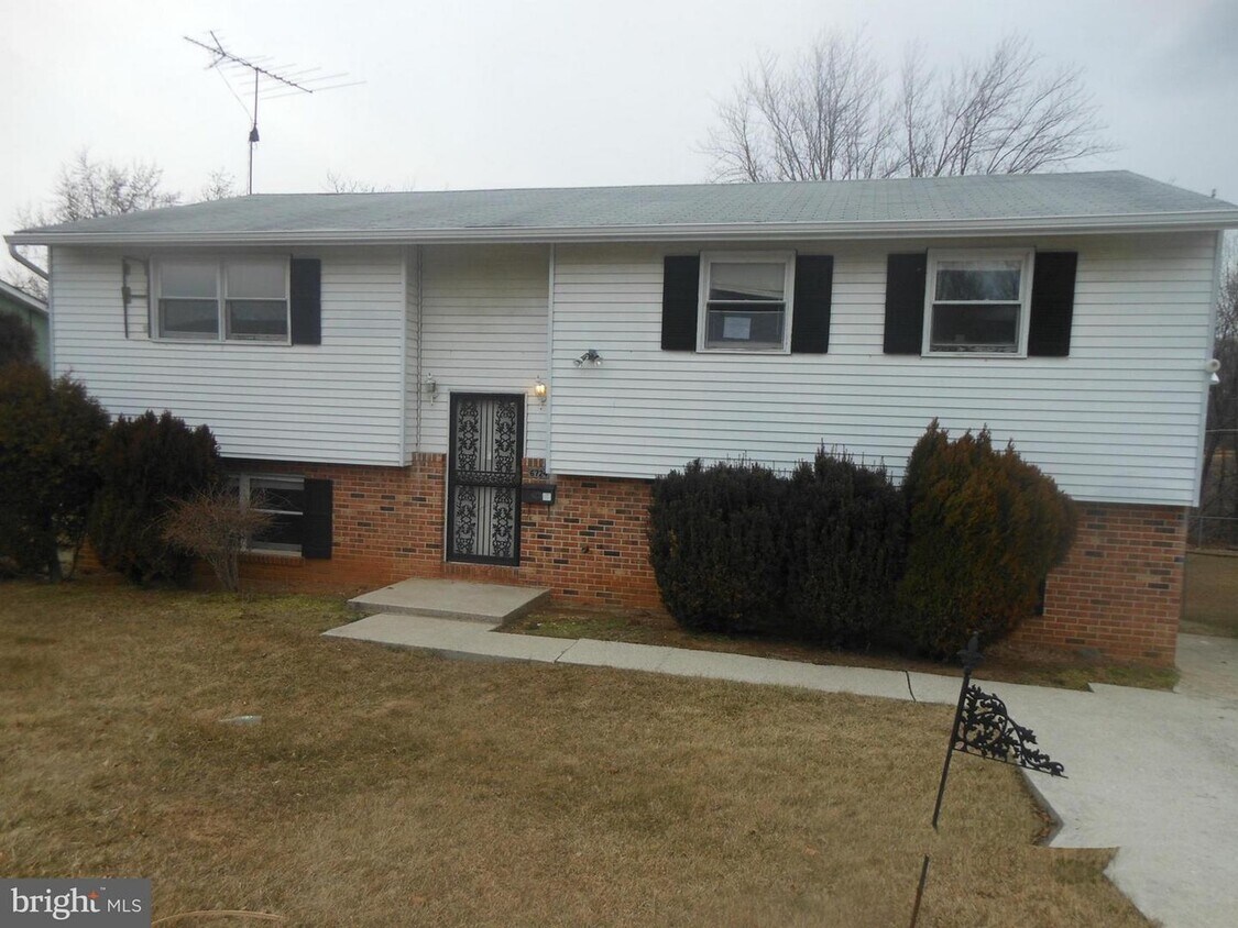 Foto principal - 6724 Fox Meadow Rd