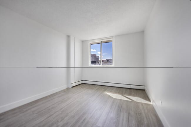 Bedroom - Signature Tower