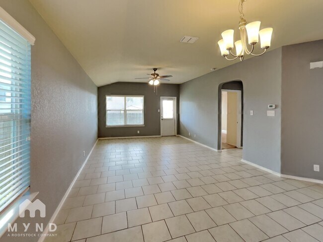 Building Photo - 2602 Live Oak Pass