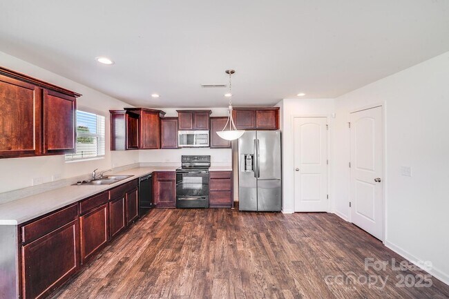 Foto del edificio - 12915 Hill Pine Rd