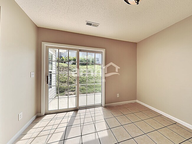 Building Photo - 5765 Regent Village Dr