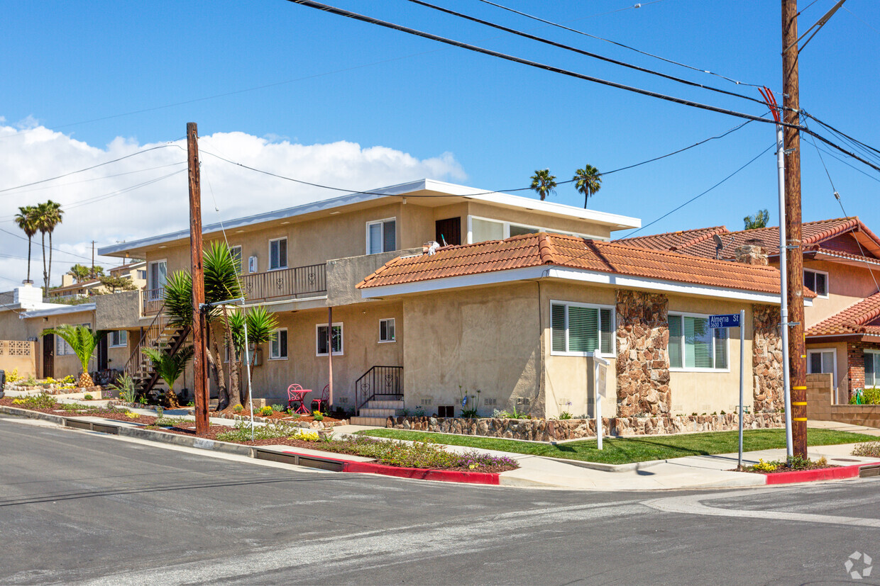 Primary Photo - 3644 Almeria St
