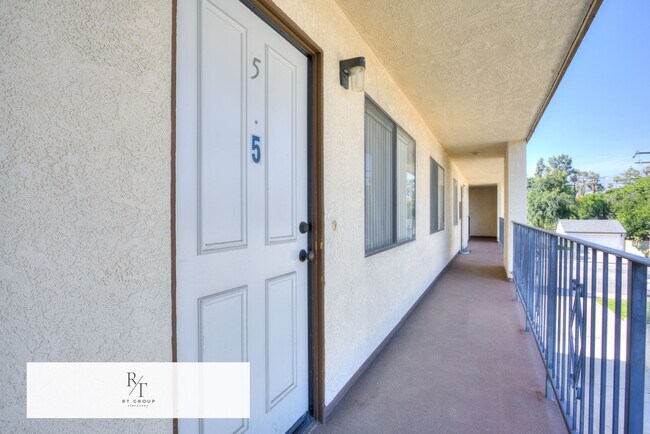 Foto del edificio - 2608 Alhambra Rd