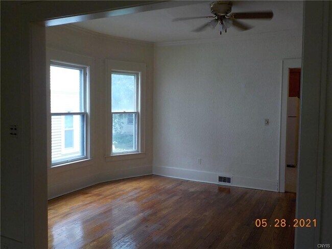 Building Photo - 689 Allen St