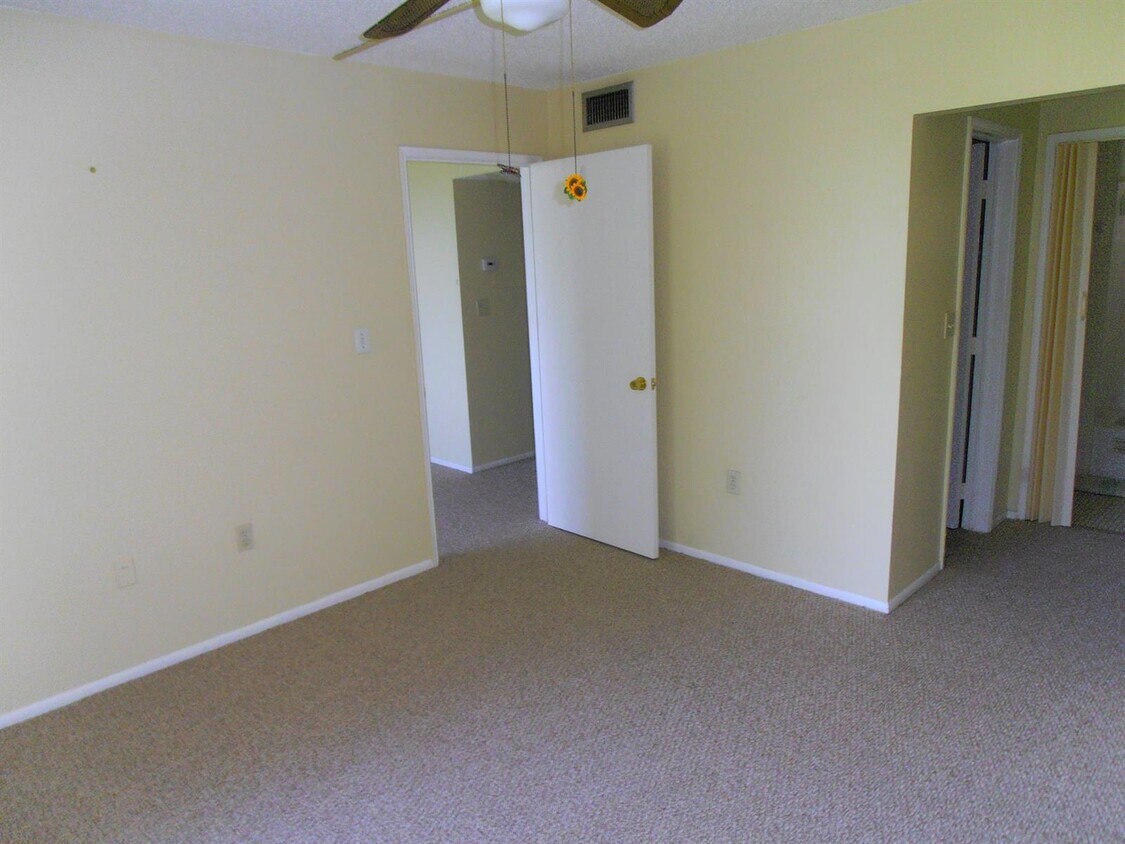 Foto del edificio - 9451 Evergreen Pl