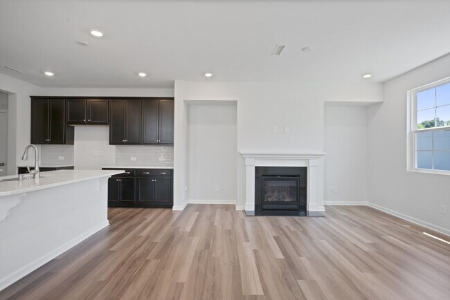 Foto del edificio - End Unit  Townhome | Open floor plan | 2 C...