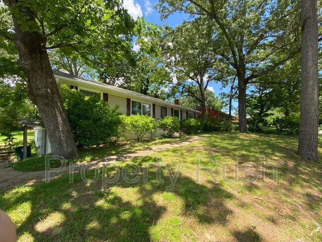 Building Photo - 1503 Pin Oak Dr.
