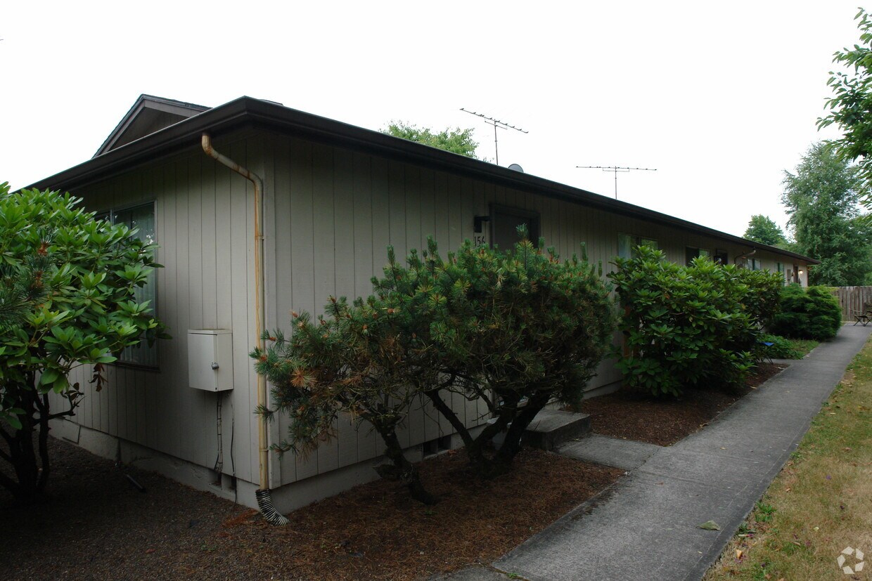 Building Photo - 150-160 Manbrin Dr NE