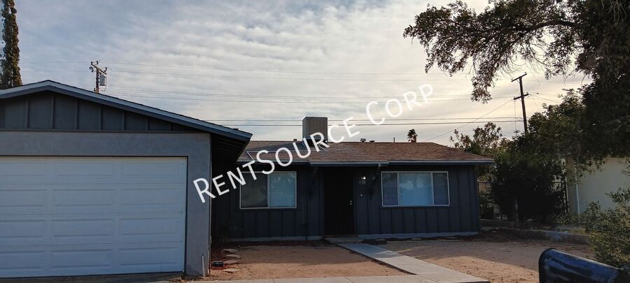 Foto principal - 3 Bedroom Home for Rent in Barstow