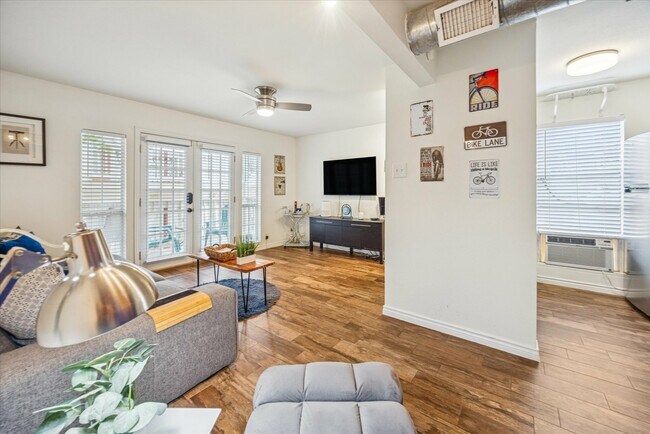 Foto del edificio - 1510 W 6th St