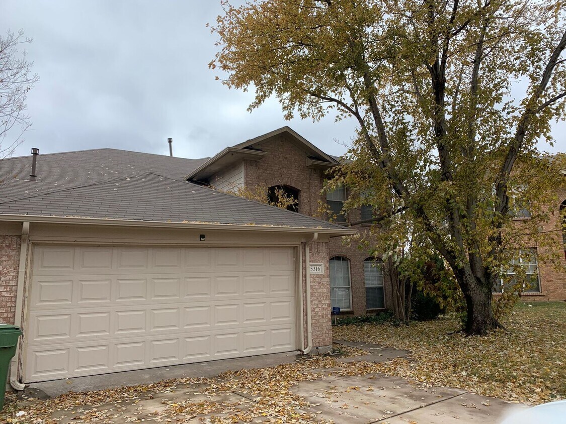 Primary Photo - Spacious 2-story on a Quiet Cul-de-Sac