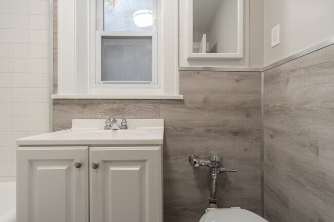 Bathroom - 71 Chestnut St