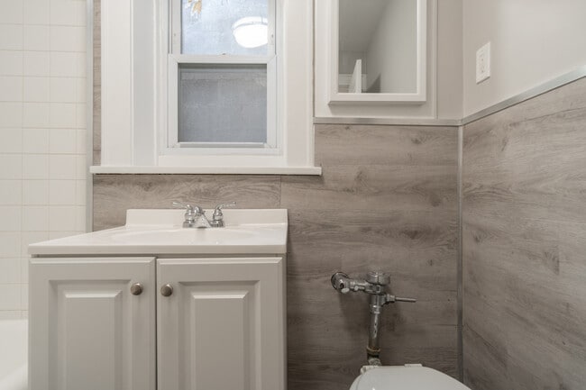 Bathroom - 71 Chestnut St