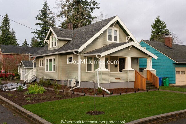 Building Photo - Charming Four Bedroom Craftsman In SE Port...