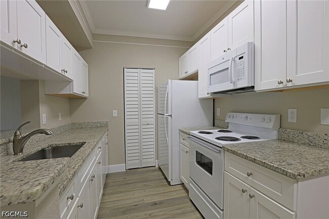 Building Photo - 11540 Villa Grand