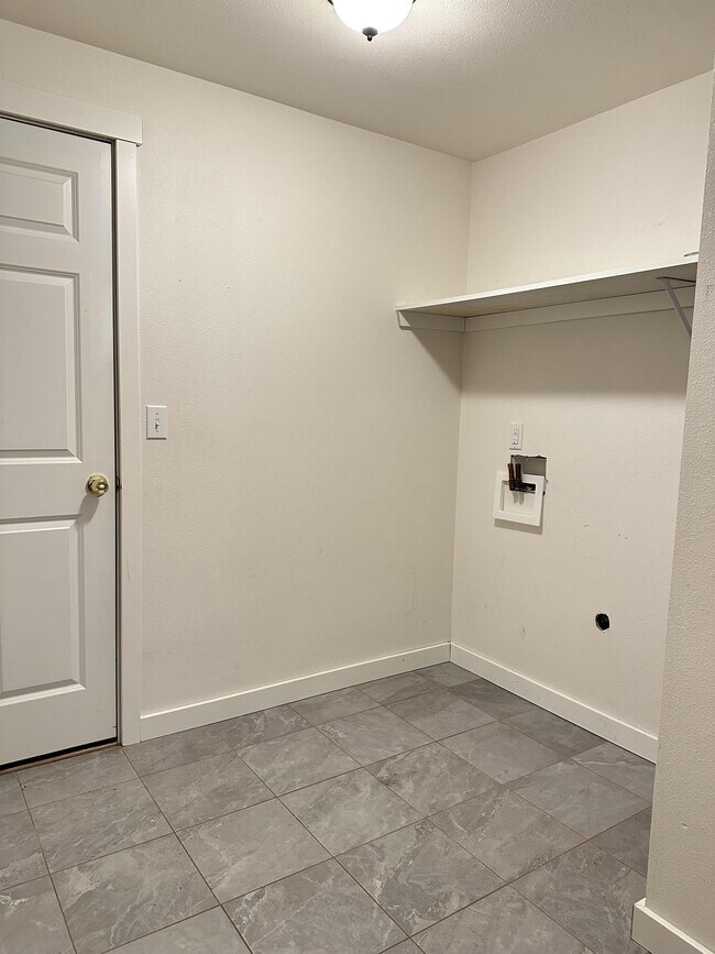 Foto del edificio - 186 Polaris Ave SW
