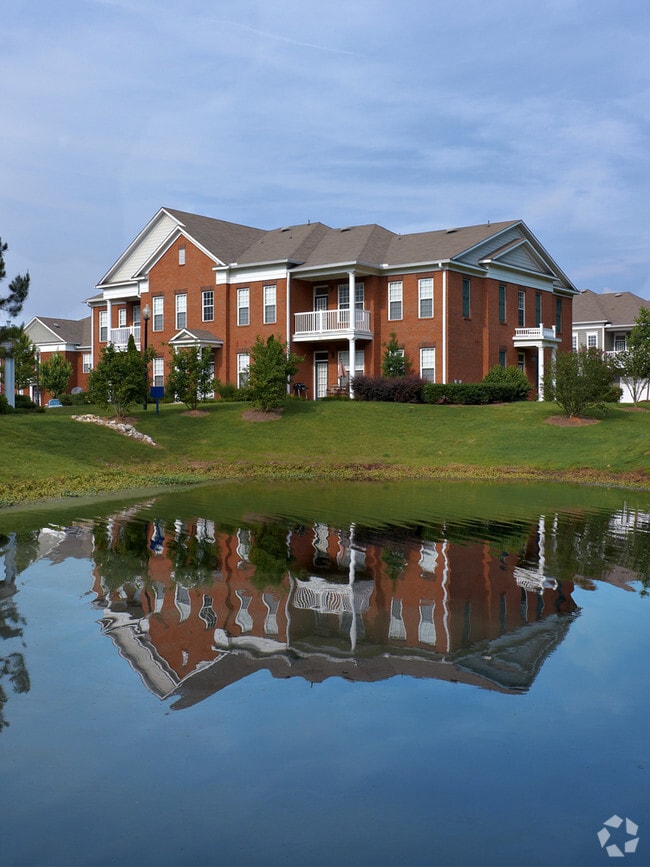 Courtyard Off the Square Apartments Rentals Collierville, TN