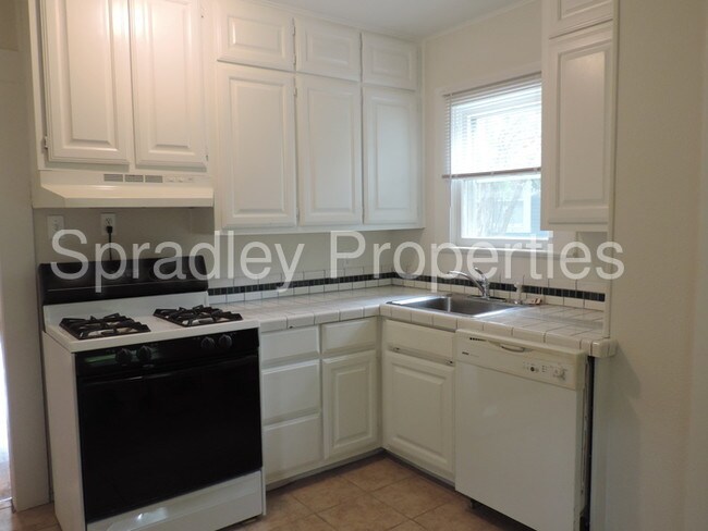 Building Photo - 913 N 13th St