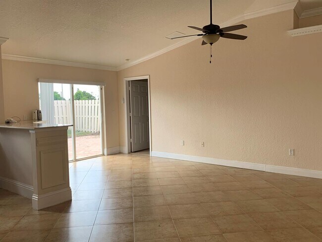 Foto del edificio - 5900 Azalea Cir