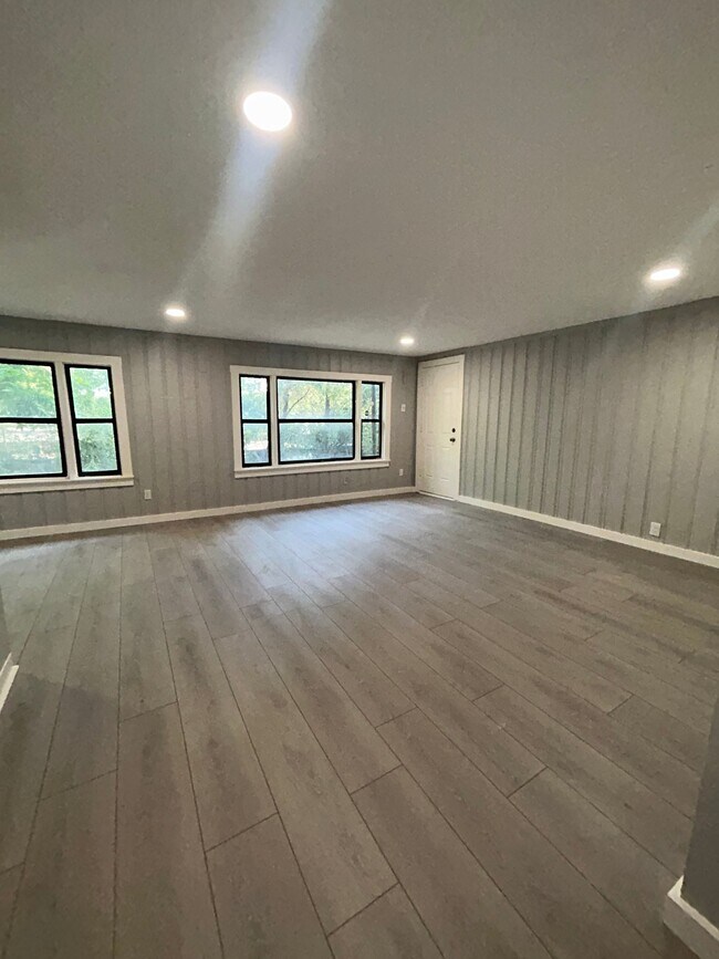 Foto del edificio - 314 W Clarendon Dr