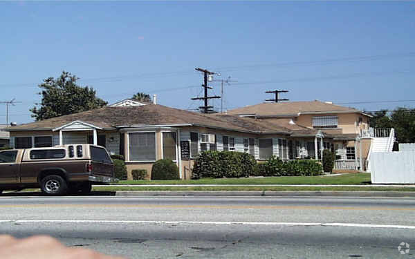 Foto principal - 14710 Burbank Boulevard Apartments