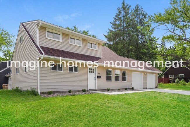 Building Photo - Beautiful Cape Cod in Cuyahoga Falls