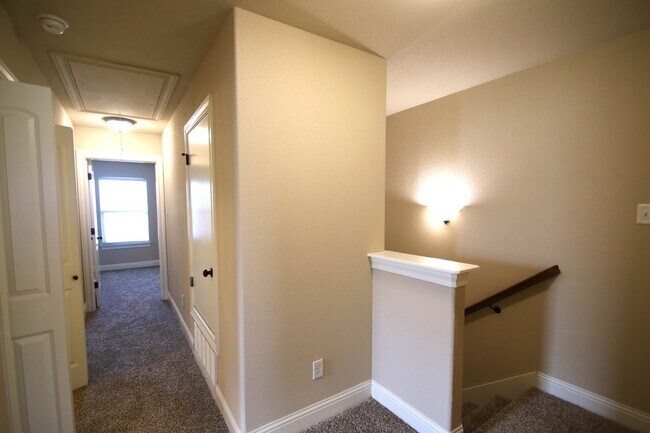 Building Photo - Little Piece of HEAVEN~3/2.5 Home w/ Open ...