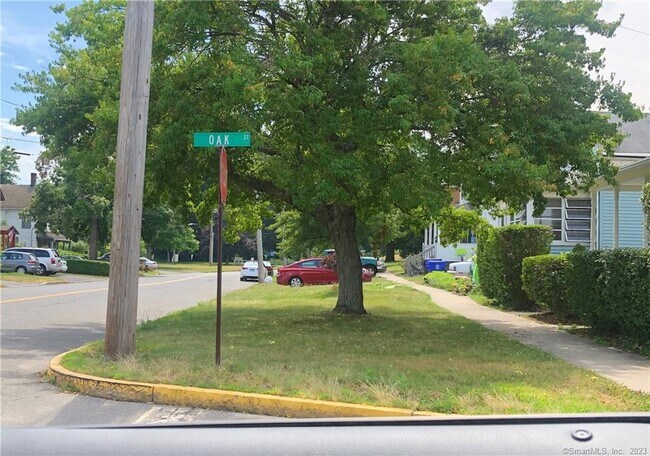 Building Photo - 41 Oak St