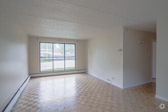 Building Photo - 1525 Av. Victoria