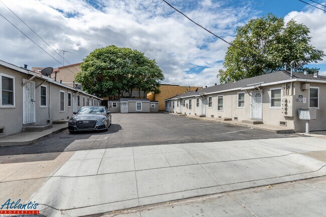 Building Photo - 355 N Autumn St