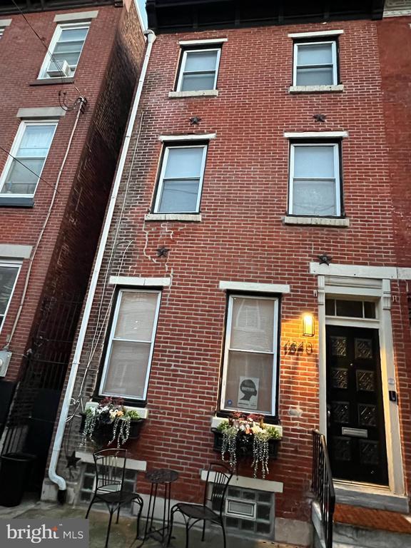 Building Photo - 1840 W Thompson St