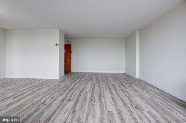 Foto del edificio - 1301 S Arlington Ridge Rd