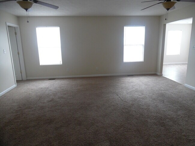 Foto del edificio - 4-bedroom, 2-bathroom home in a great Eastside Terre Haute location.