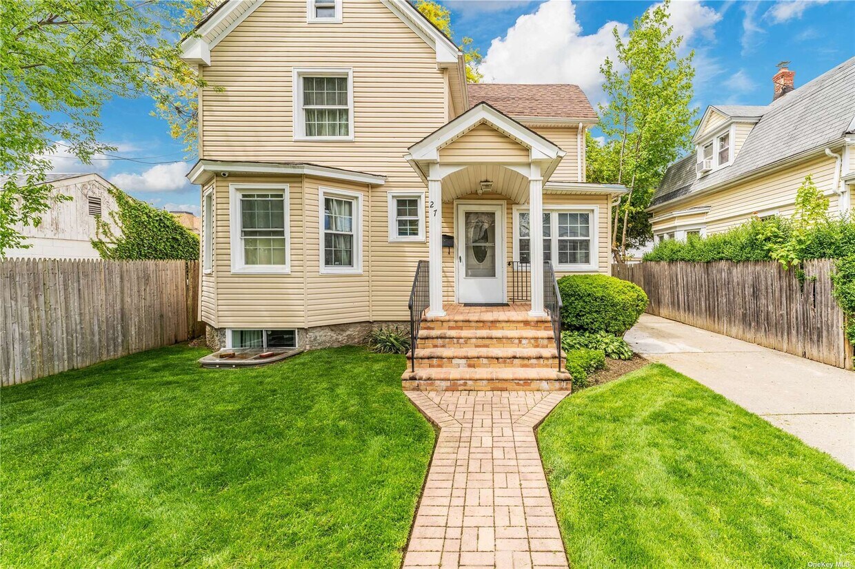 27 Albemarle Ave, Hempstead, NY 11550 House Rental in Hempstead, NY