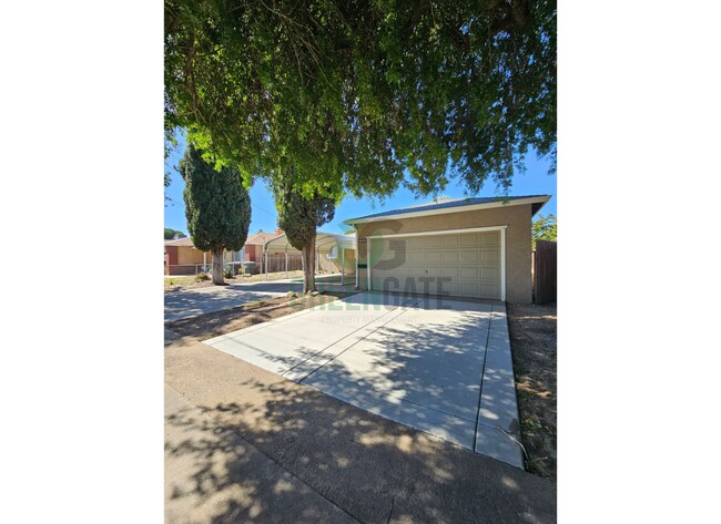 Foto del edificio - Single-Family Modesto Home Available! - 18...