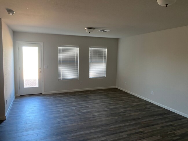 Building Photo - Cozy 4 Bed/2 Bath Newer Home in Coolidge