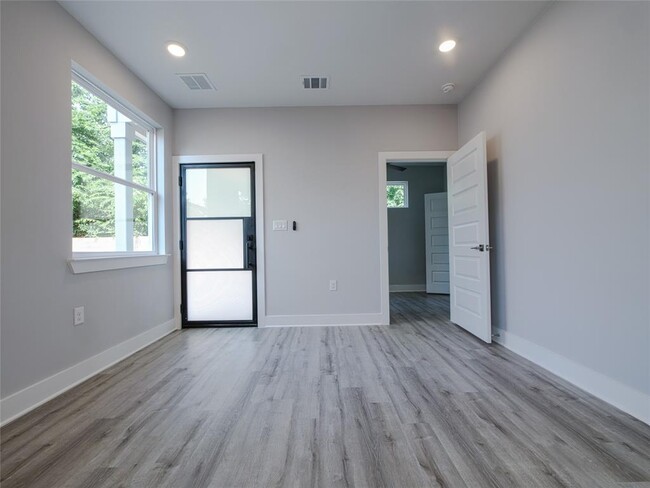 Building Photo - 1042 Rosemont St