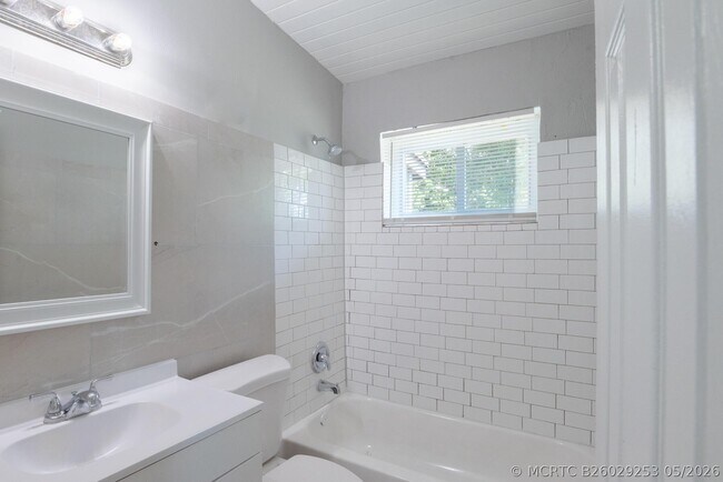 Building Photo - 191 Tulip Tree Dr