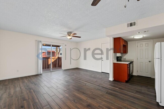 Building Photo - Unit 500