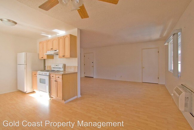 Building Photo - 405-407 E Oak St