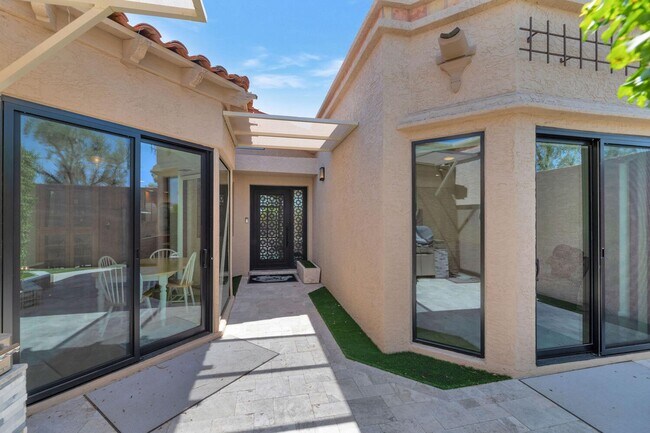 Foto del edificio - Rates Vary: $5,495 - $7,995