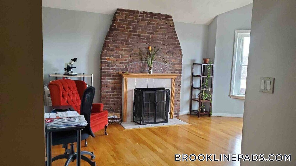 Primary Photo - 154 Harvard St